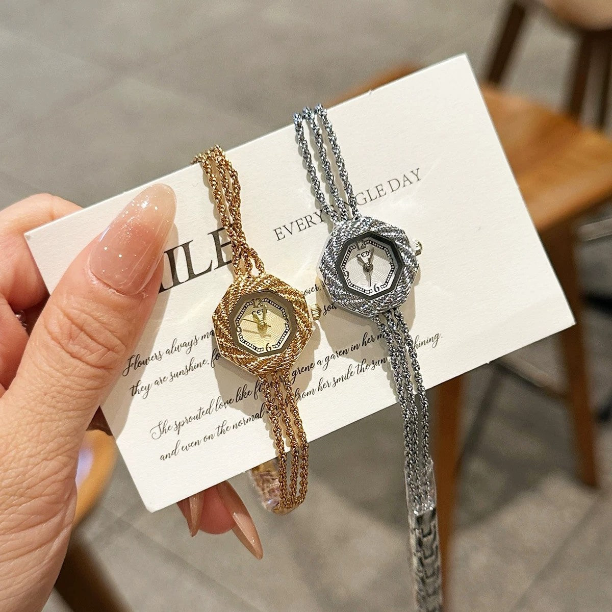 Women's Gold Chain Vintage Small-Dial Quartz Watch