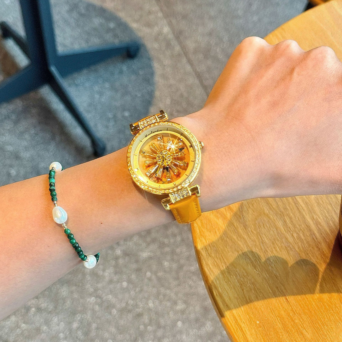 GESMART Women's Sunflower Fortune Wheel Quartz Watch Creative Turning Disc Ladies Wristwatch