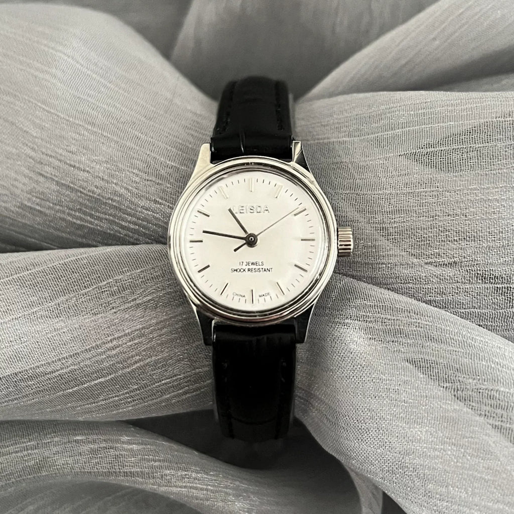 LEISDA Ladies 5520 Manual Wind Mechanical Watch Small Minimalist Vintage