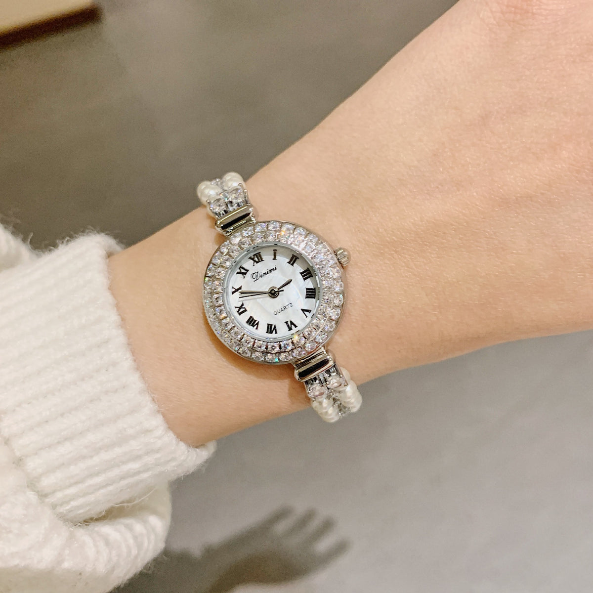 Women's Pearl Bracelet Vintage Roman-Marker Quartz Watch