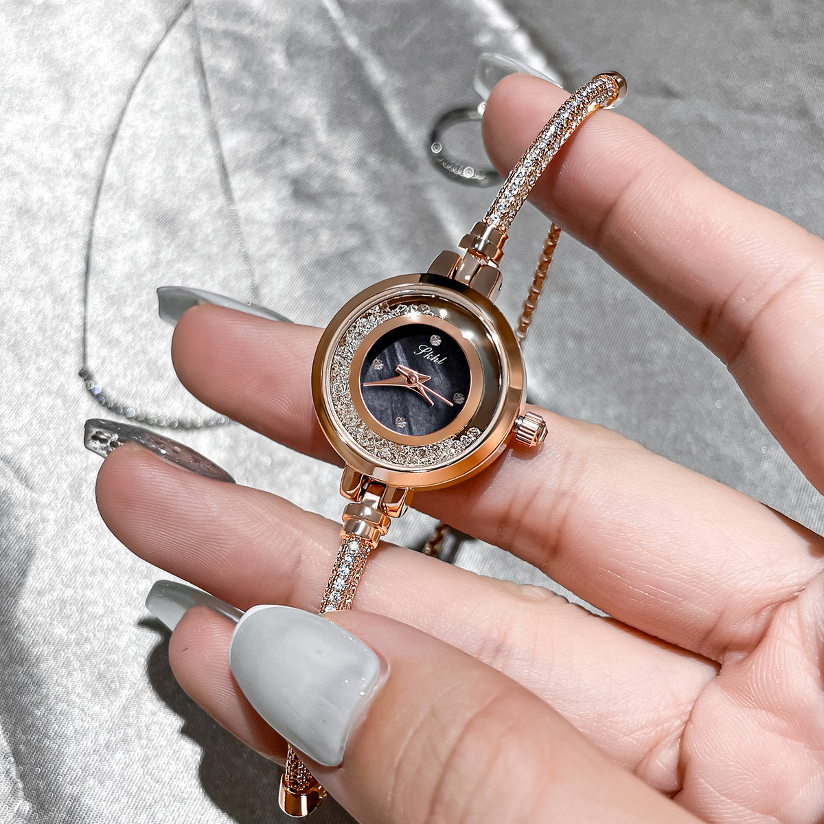 GESMART Women's Shell Dial Sand Flow Bracelet Quartz Watch Rhinestone Luxury Style Niche