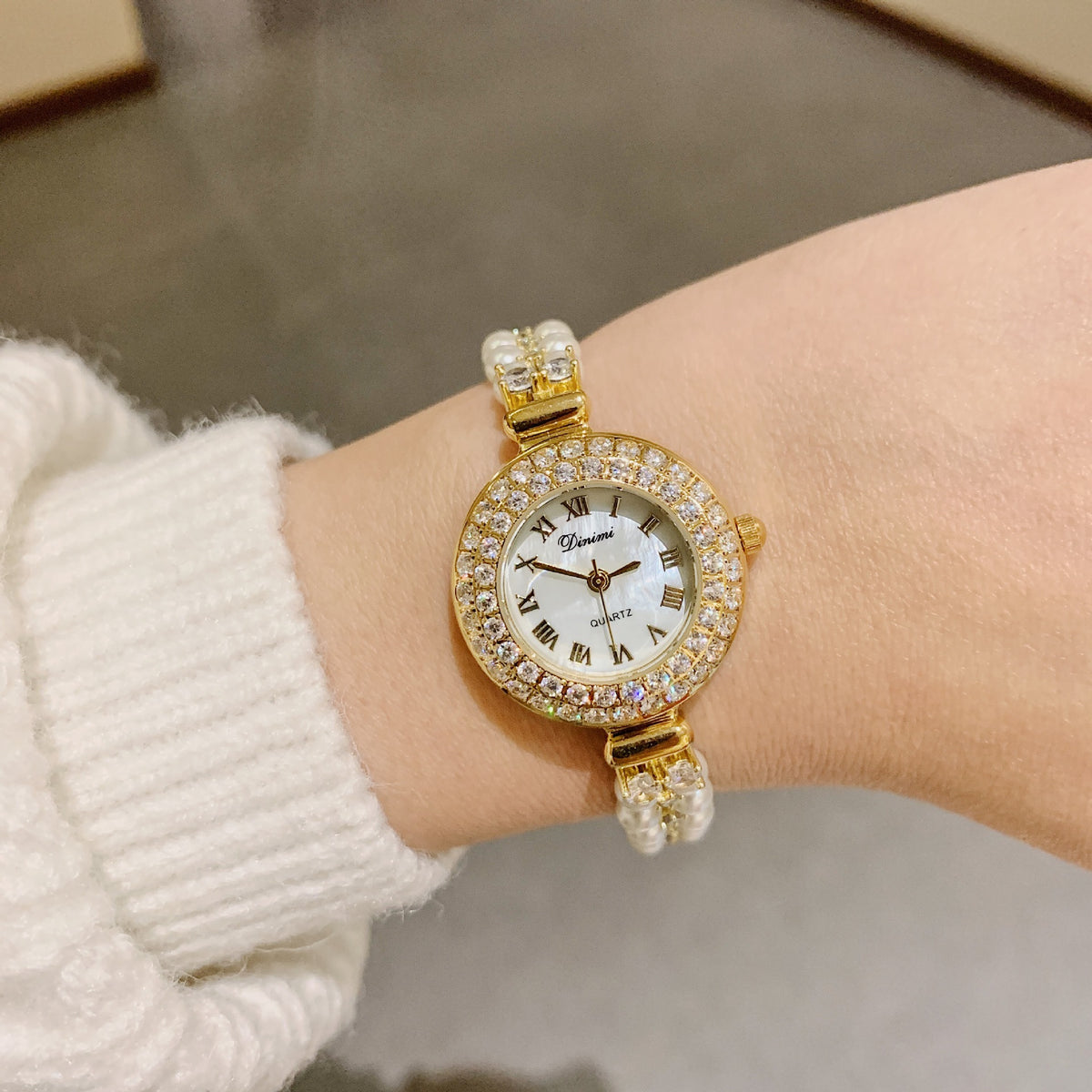 Women's Pearl Bracelet Vintage Roman-Marker Quartz Watch
