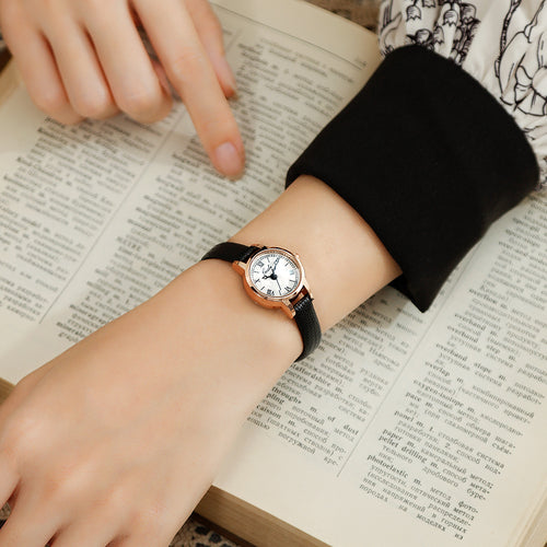 2023 New Ladies Vintage Roman Numeral Dial Leather Band Small Watch Retro Women's Quartz Wristwatch