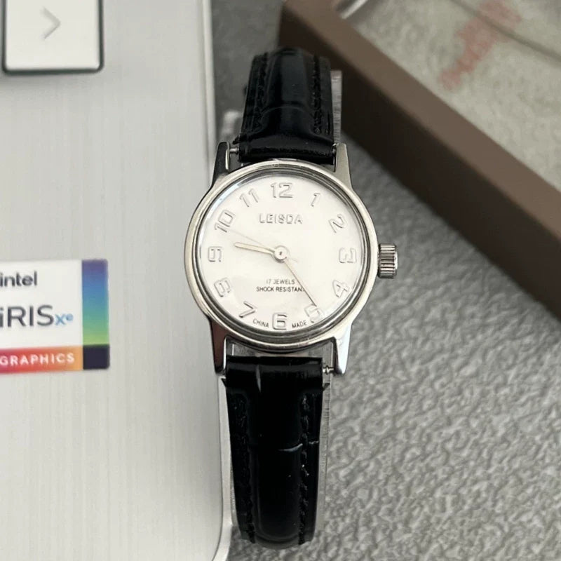 LEISDA Ladies 5520 Manual Wind Mechanical Watch Small Minimalist Vintage NOS
