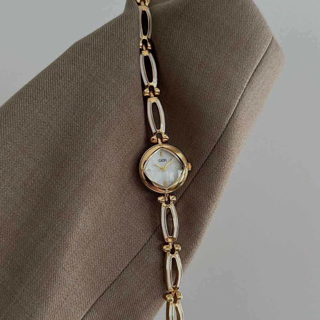 Women's Rhombus Mother-of-Pearl Vintage Bracelet Quartz Watch