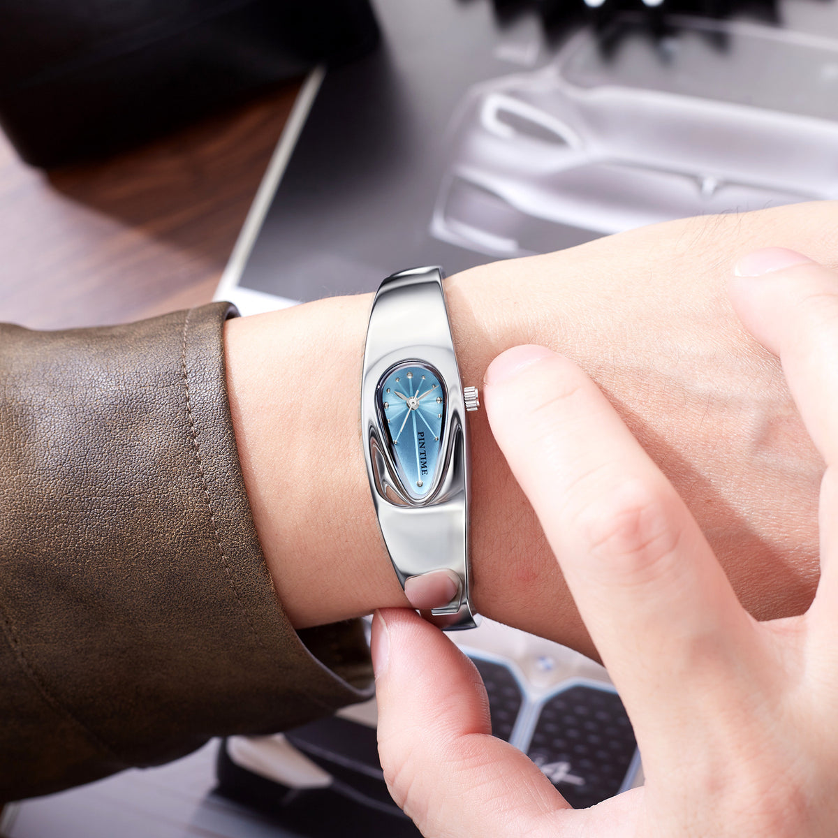 GESMART Unisex Y2K Water Drop Shape Watch Retro Trendy Niche Personality Water Resistant Bracelet Wristwatch