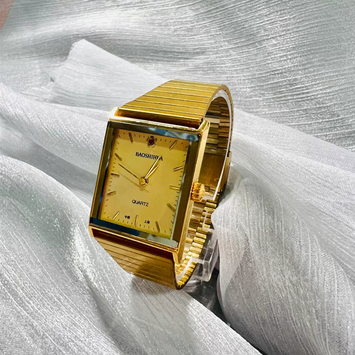Baoshihua Vintage Ladies Quartz Watch Small Elegant Retro NOS Shanghai Genuine
