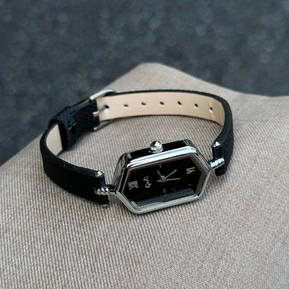 Women's Minimalist Vintage Quartz Watch, Slim Dial