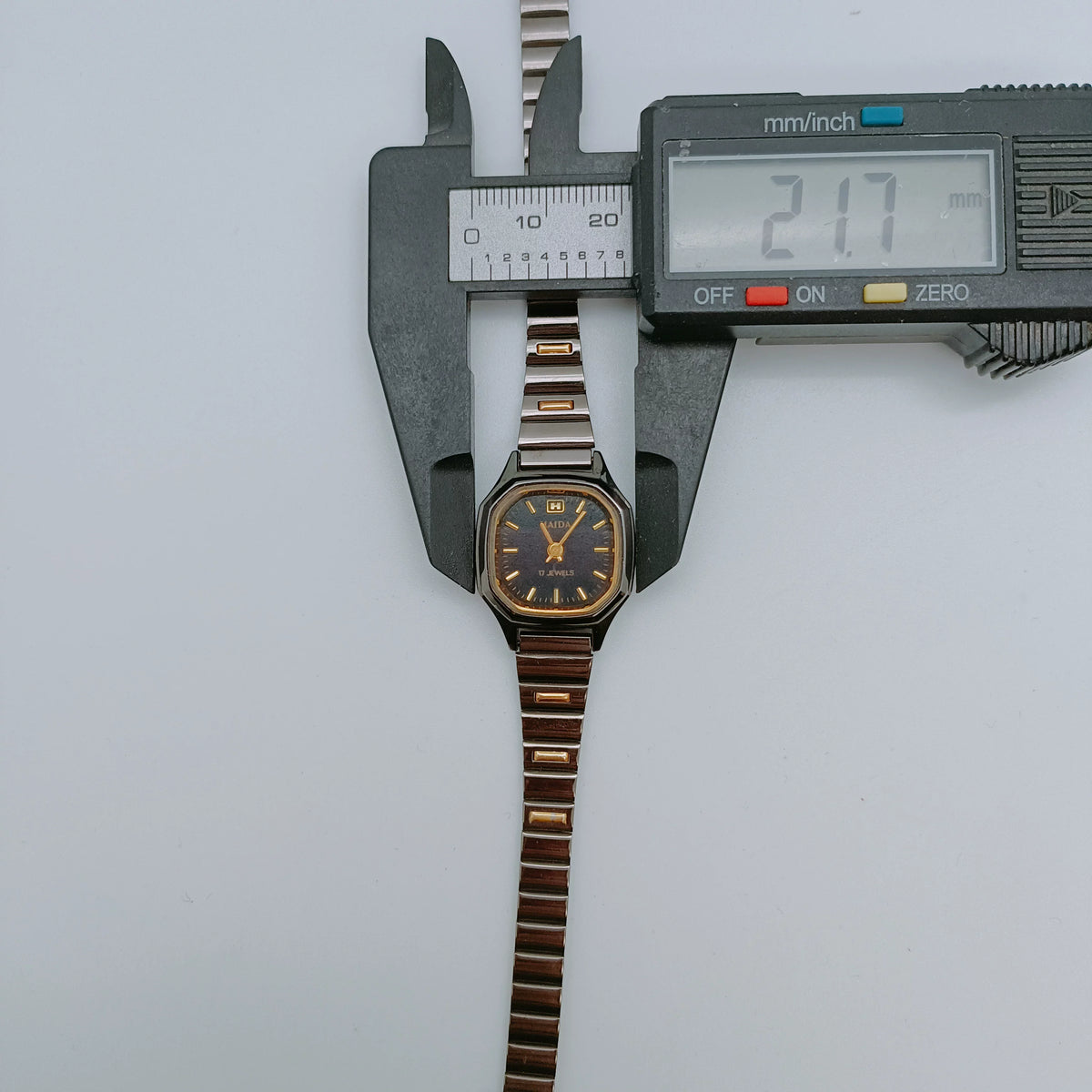 HAIDA Ladies Mechanical Watch Black Baton Dial Vintage Original NOS