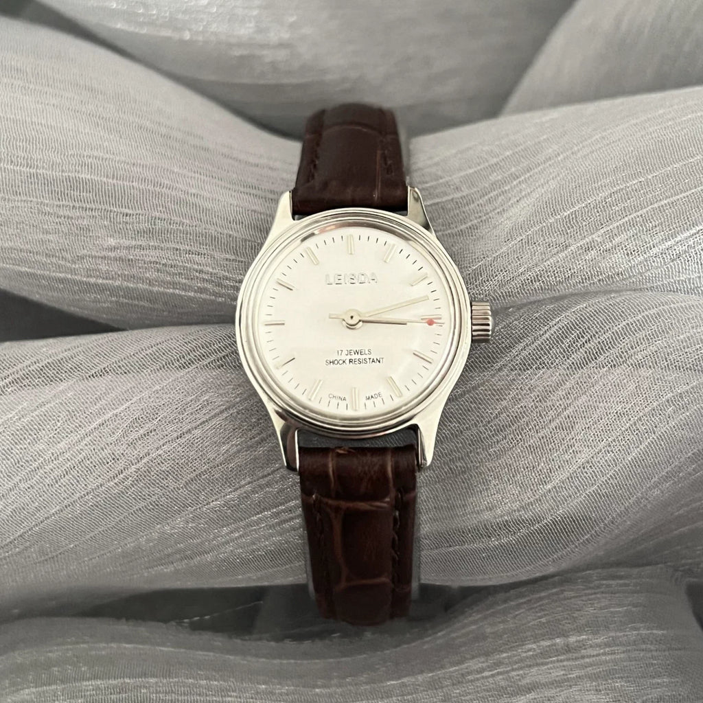LEISDA Ladies 5520 Manual Wind Mechanical Watch Small Minimalist Vintage
