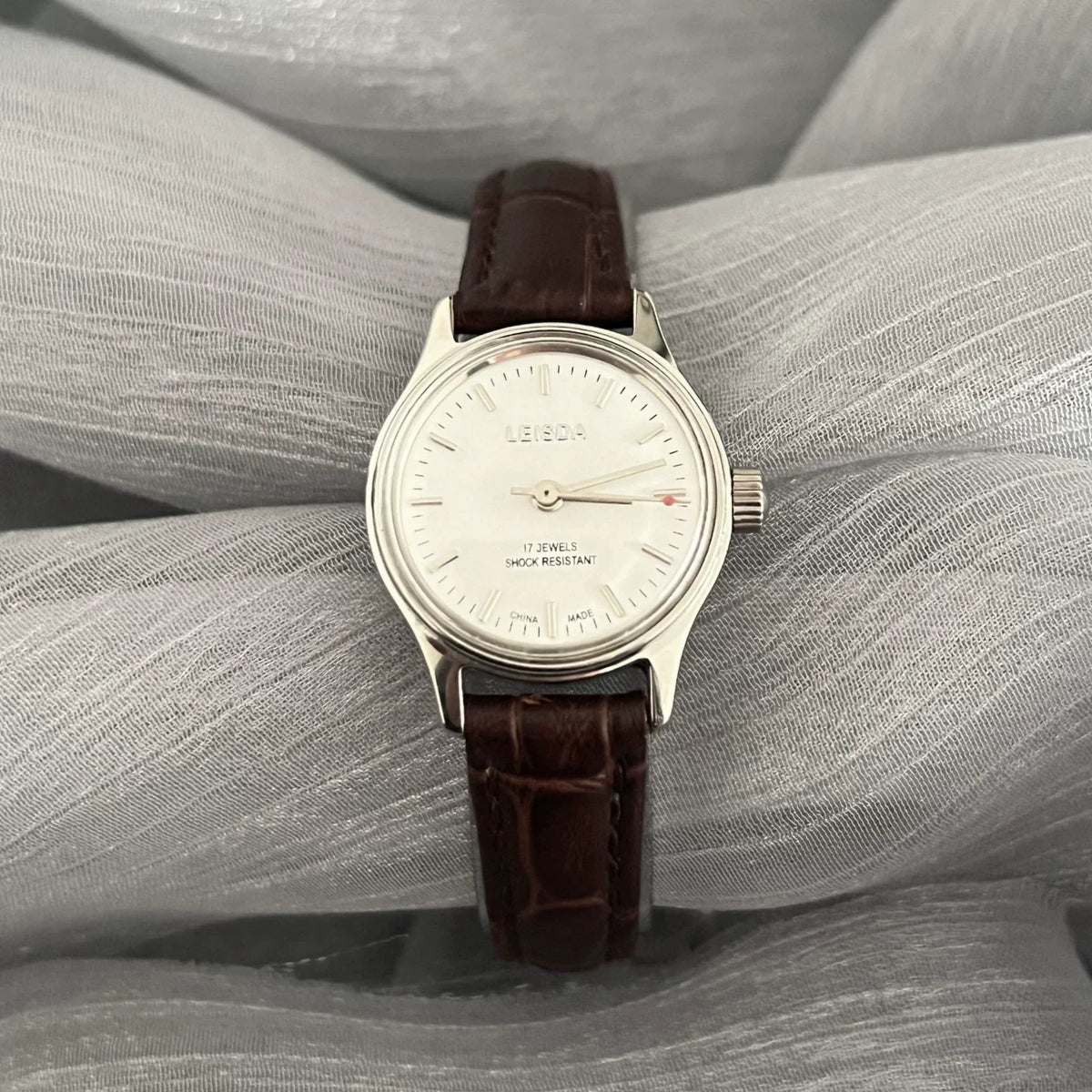 LEISDA Ladies 5520 Manual Wind Mechanical Watch Small Minimalist Vintage