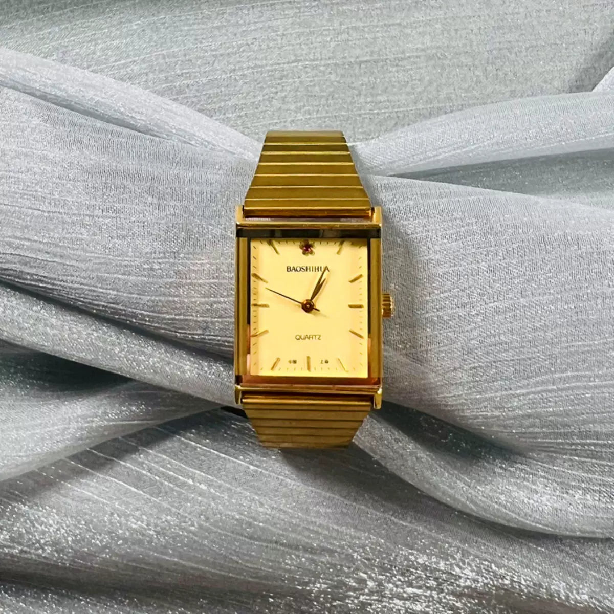 Baoshihua Vintage Ladies Quartz Watch Small Elegant Retro NOS Shanghai Genuine