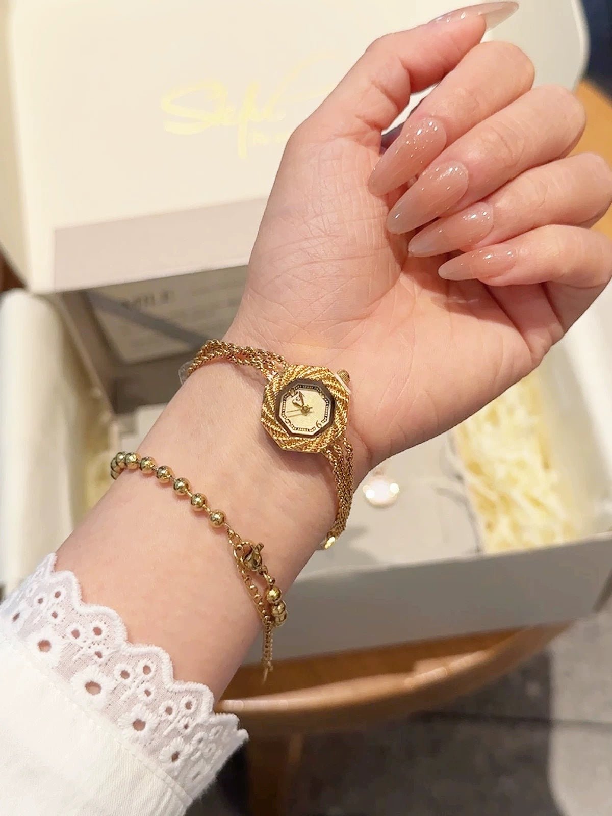 Women's Gold Chain Vintage Small-Dial Quartz Watch