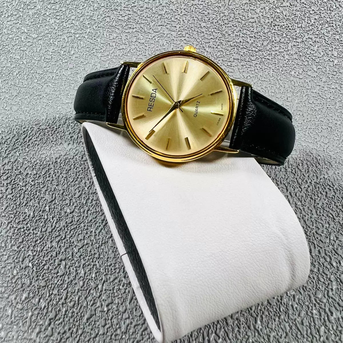 LEISDA Retro Ladies Quartz Watch Round Vintage Small Elegant Student Style