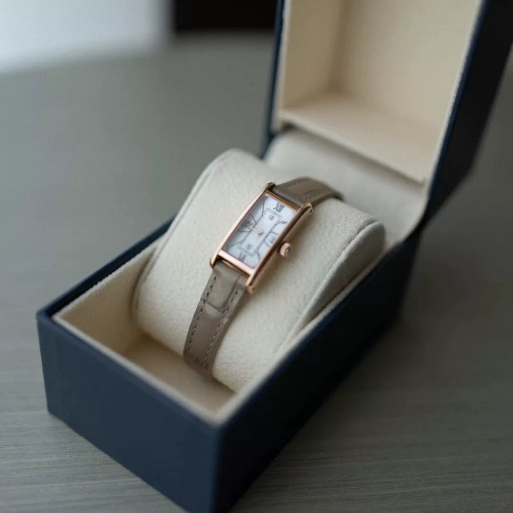VA Vendome Aoyama Ladies Watch Mother of Pearl Dial Leather Strap Japan Vintage