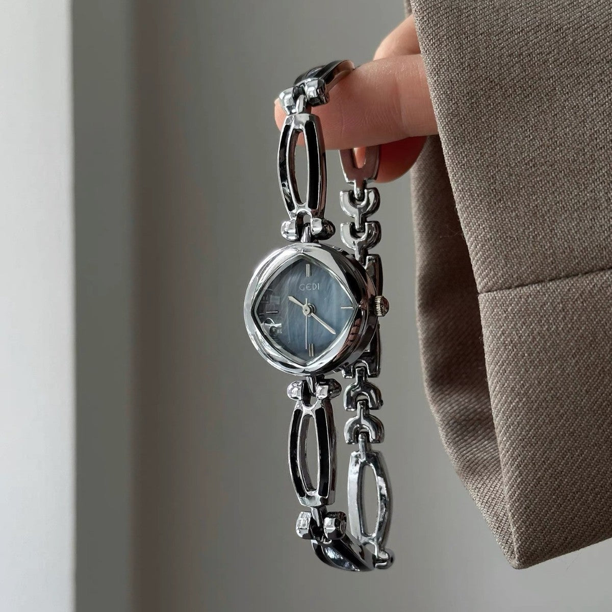 Women's Rhombus Mother-of-Pearl Vintage Bracelet Quartz Watch