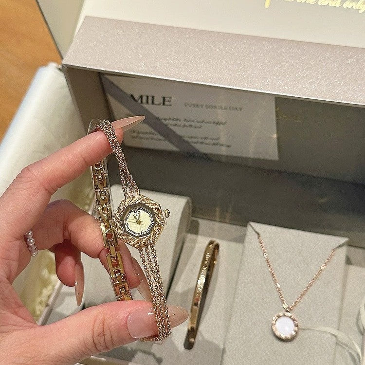 Women's Gold Chain Vintage Small-Dial Quartz Watch