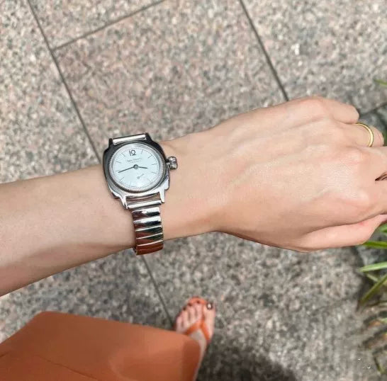 Vague Watch Co. Unisex Small Gold Watch Vintage Style Japan Import Light Luxury