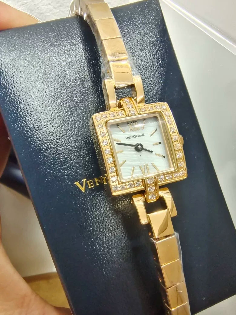 VA Vendome Aoyama Ladies Watch Mother of Pearl Dial Leather Strap Japan Vintage