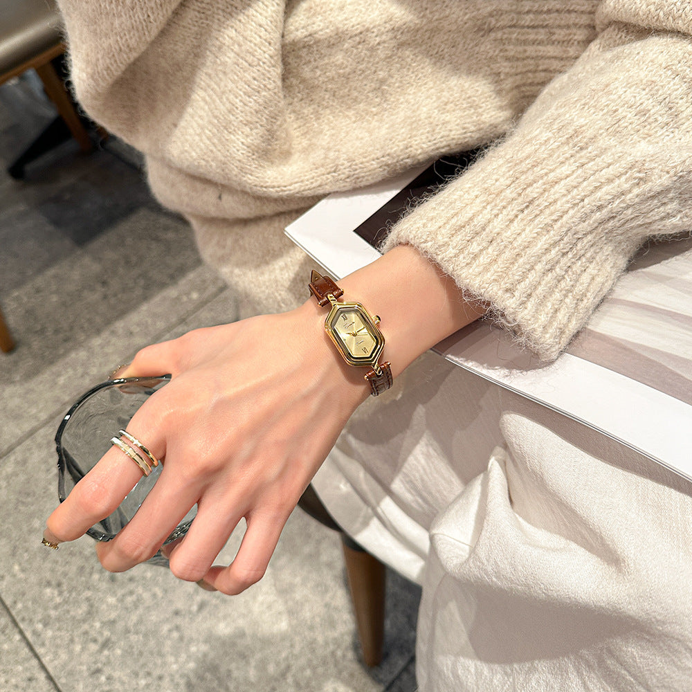 Women's Vintage Small-Dial Delicate Quartz Watch
