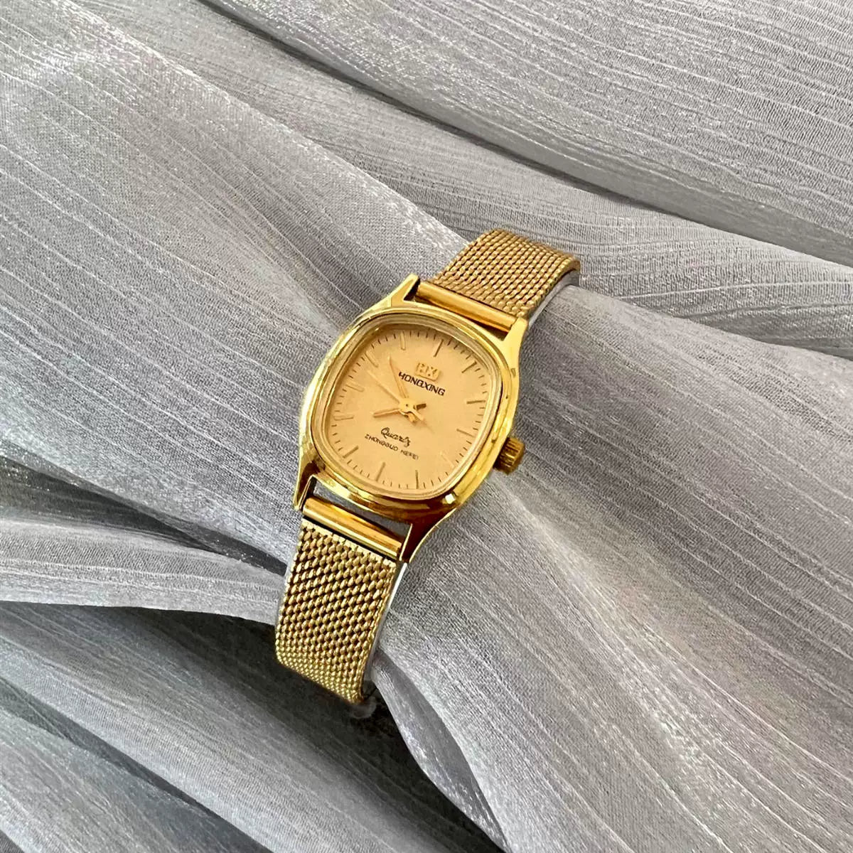 Red Star Ladies Quartz Watch Small Gold Vintage Japan Movement 90s NOS