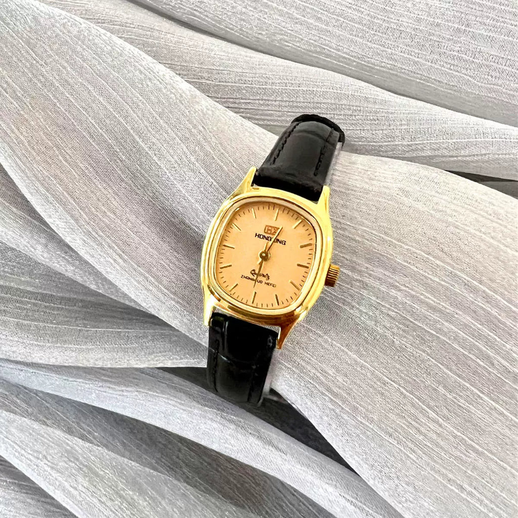 Red Star Ladies Quartz Watch Small Gold Vintage Japan Movement 90s NOS