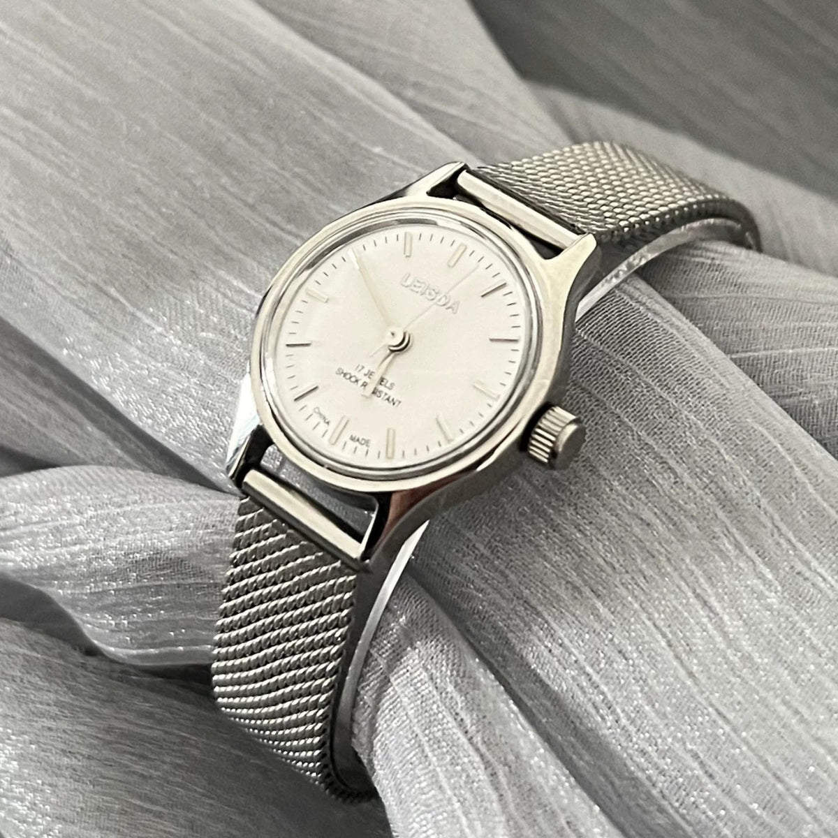 LEISDA Ladies 5520 Manual Wind Mechanical Watch Small Minimalist Vintage