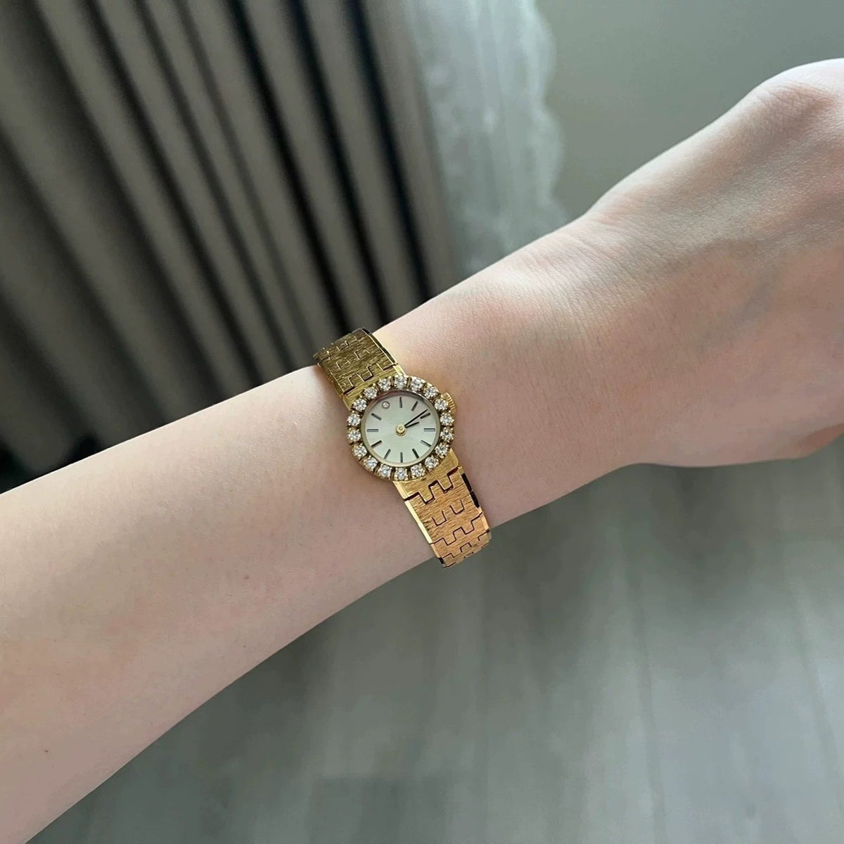 BABILA Ladies Small Gold Crystal-Set Watch Japan Vintage Fashion
