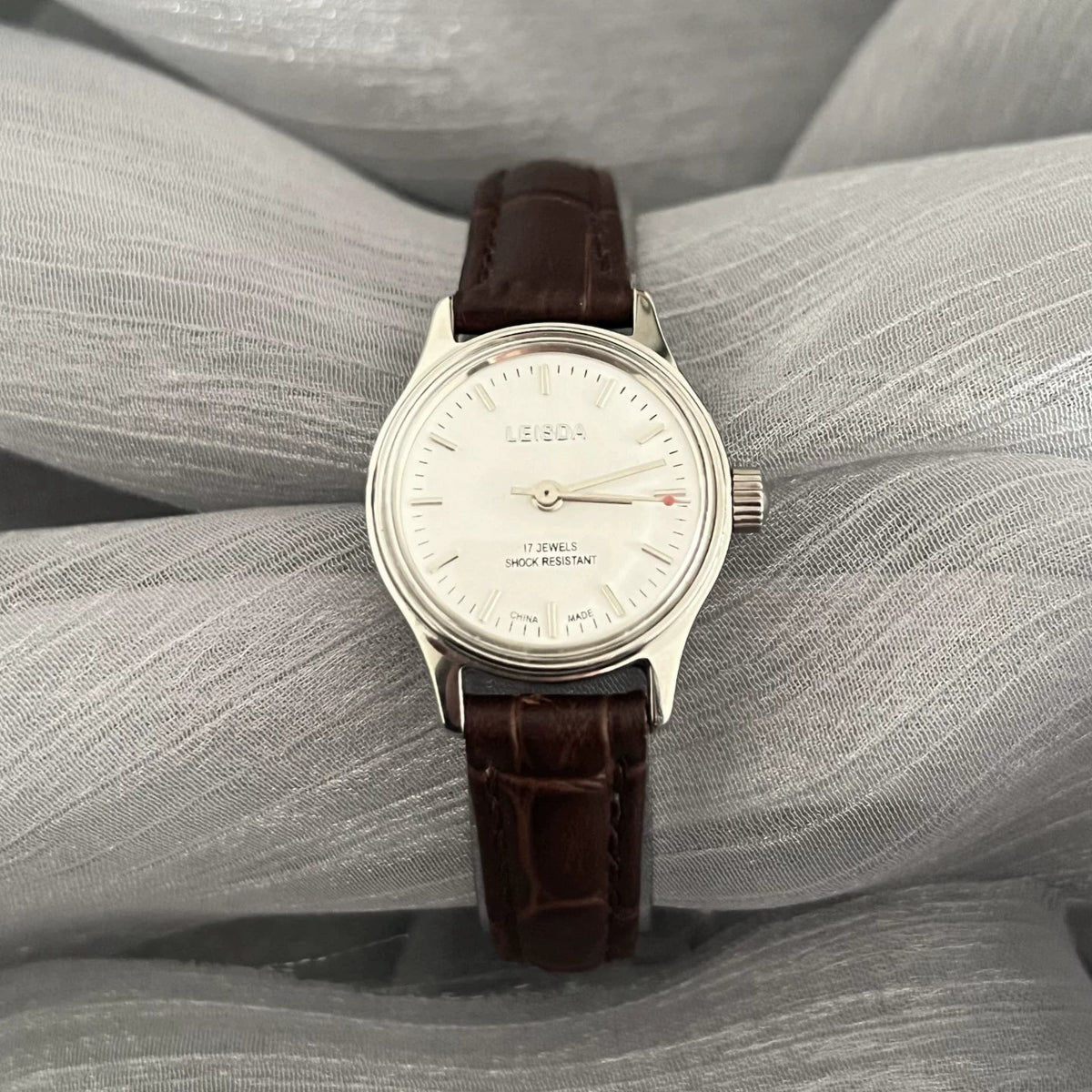 LEISDA Ladies 5520 Manual Wind Mechanical Watch Small Minimalist Vintage