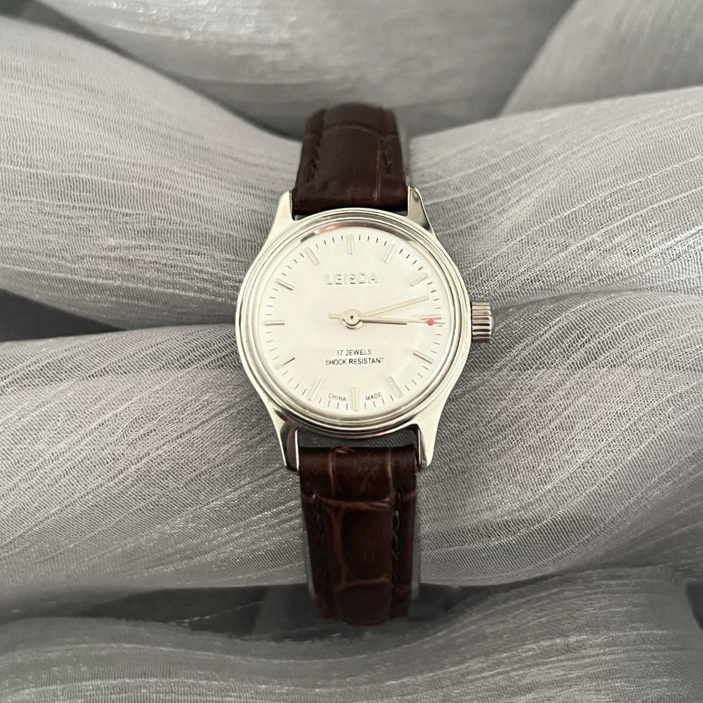 LEISDA Ladies 5520 Manual Wind Mechanical Watch Small Minimalist Vintage