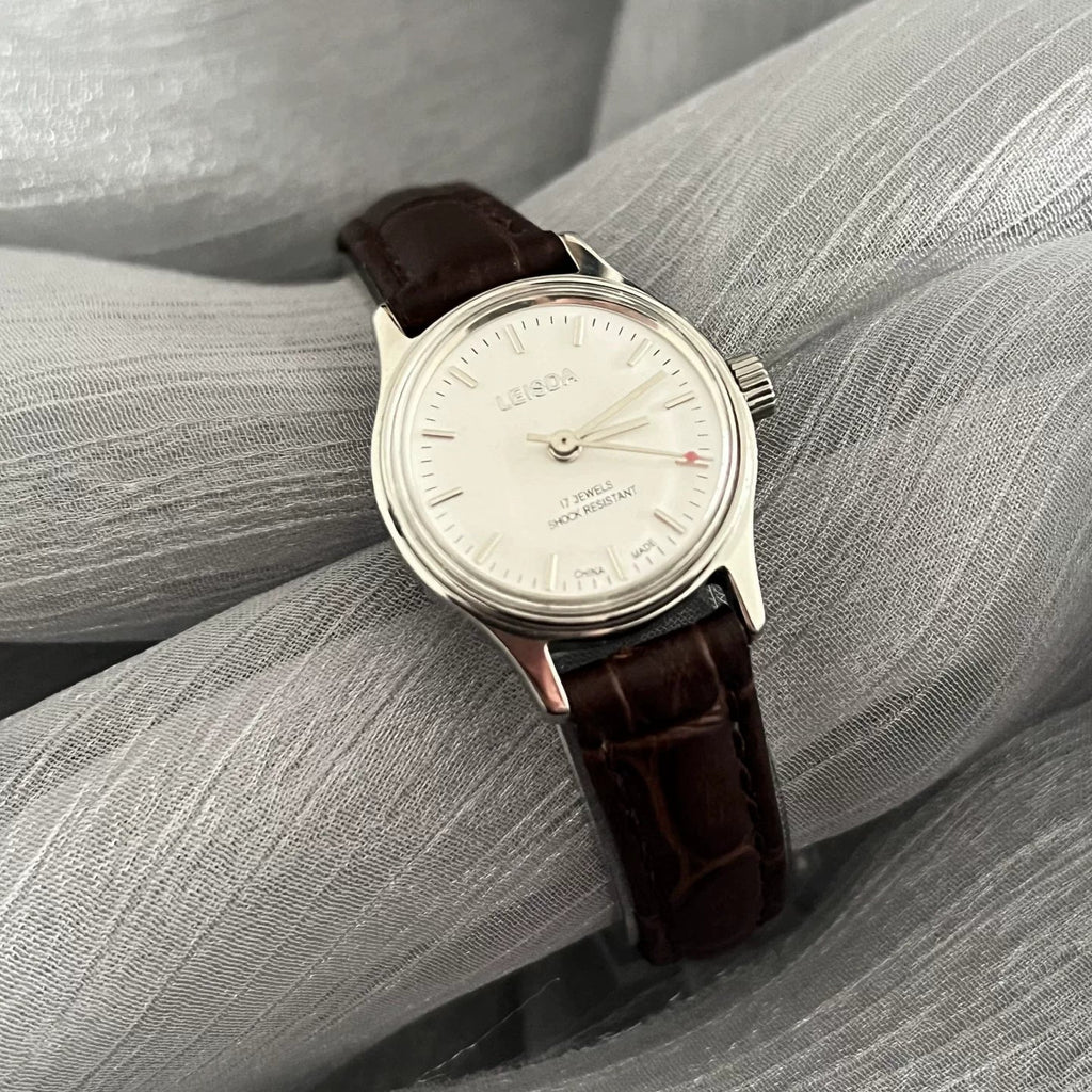 LEISDA Ladies 5520 Manual Wind Mechanical Watch Small Minimalist Vintage