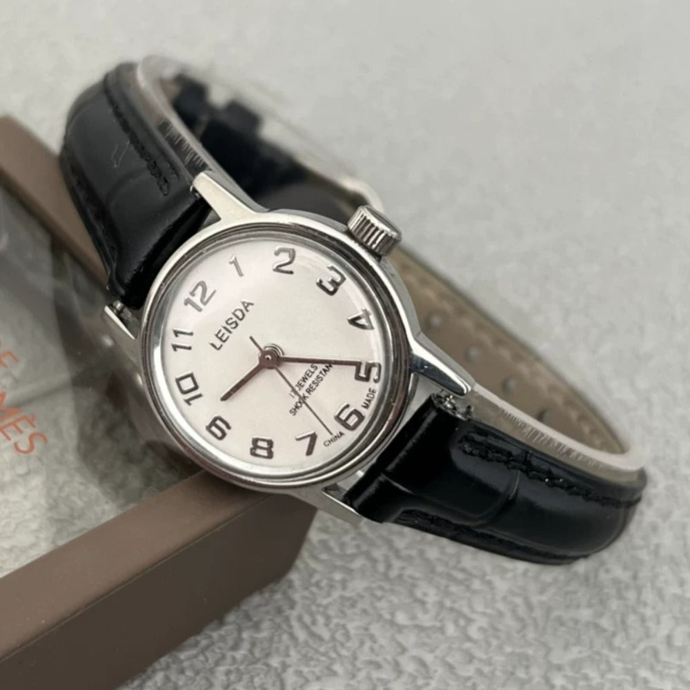 LEISDA Ladies 5520 Manual Wind Mechanical Watch Small Minimalist Vintage NOS