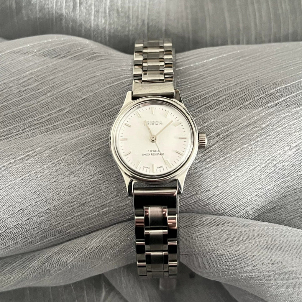 LEISDA Ladies 5520 Manual Wind Mechanical Watch Small Minimalist Vintage